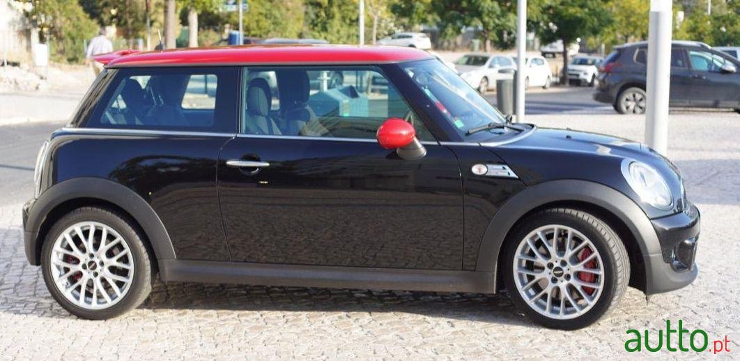 2011' MINI John Cooper Works photo #1