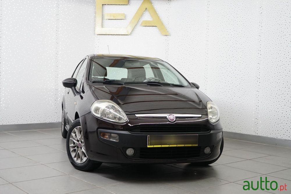 2011' Fiat Punto Evo photo #1