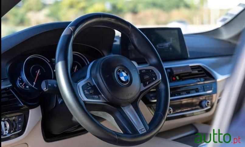 2017' BMW 530 photo #4