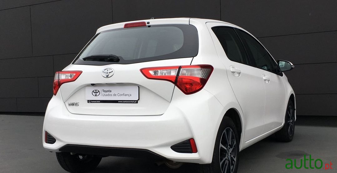 2020' Toyota Yaris Comfort photo #5