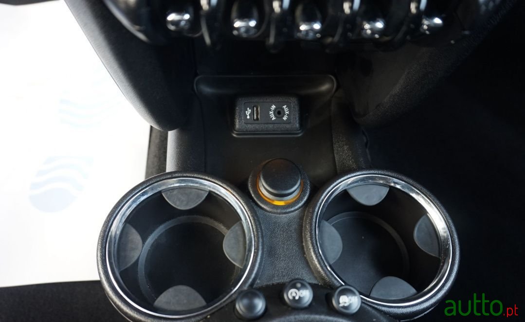 2013' MINI Cooper photo #6