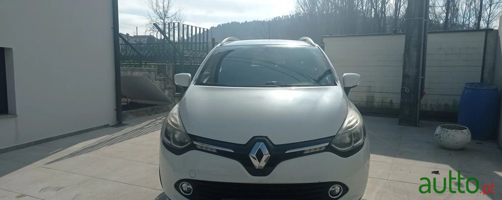 2013' Renault Clio Sport Tourer photo #4