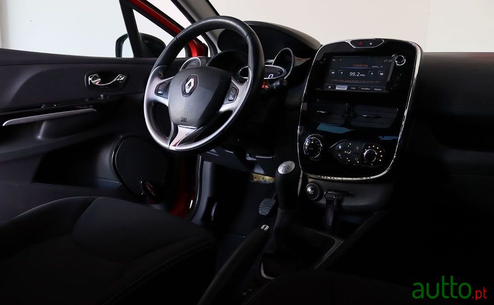 2015' Renault Clio photo #6