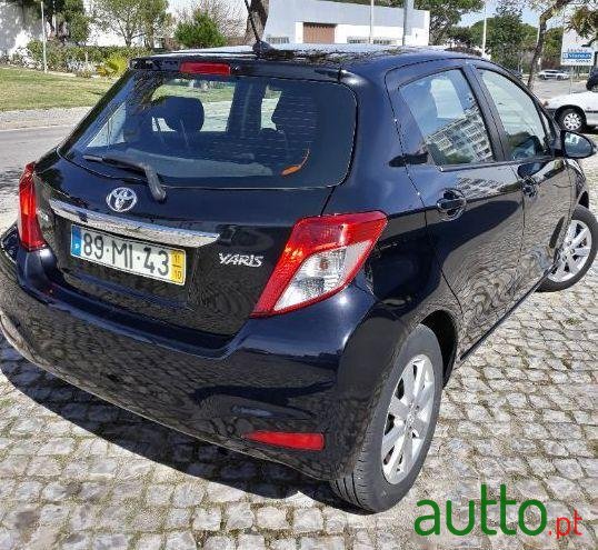 2011' Toyota Yaris photo #6