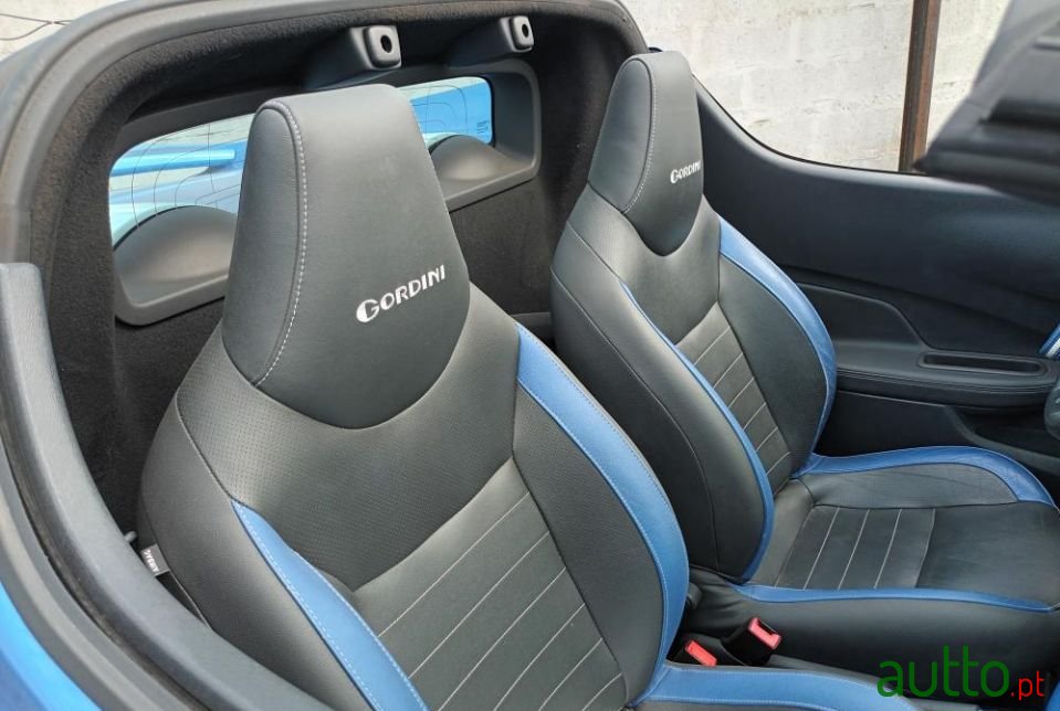 2011' Renault Wind photo #3