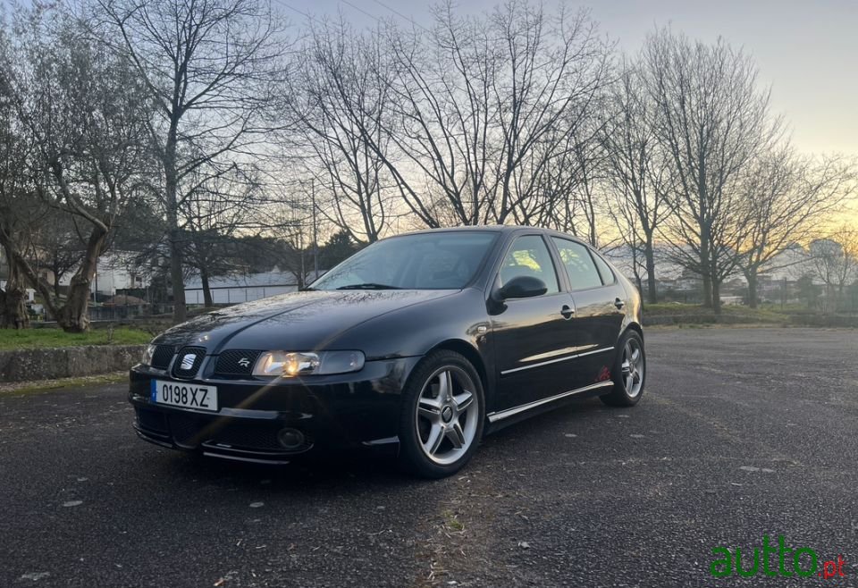 2004' SEAT Leon photo #1