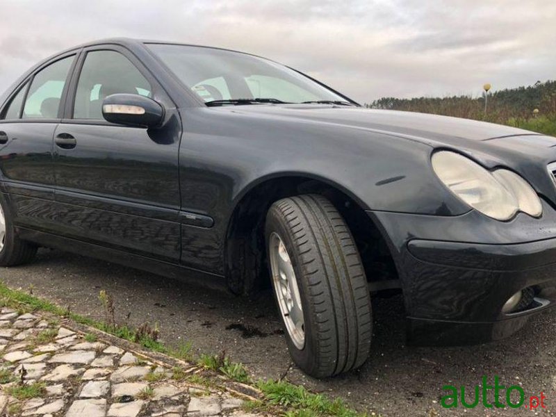 2000' Mercedes-Benz C-220 photo #2