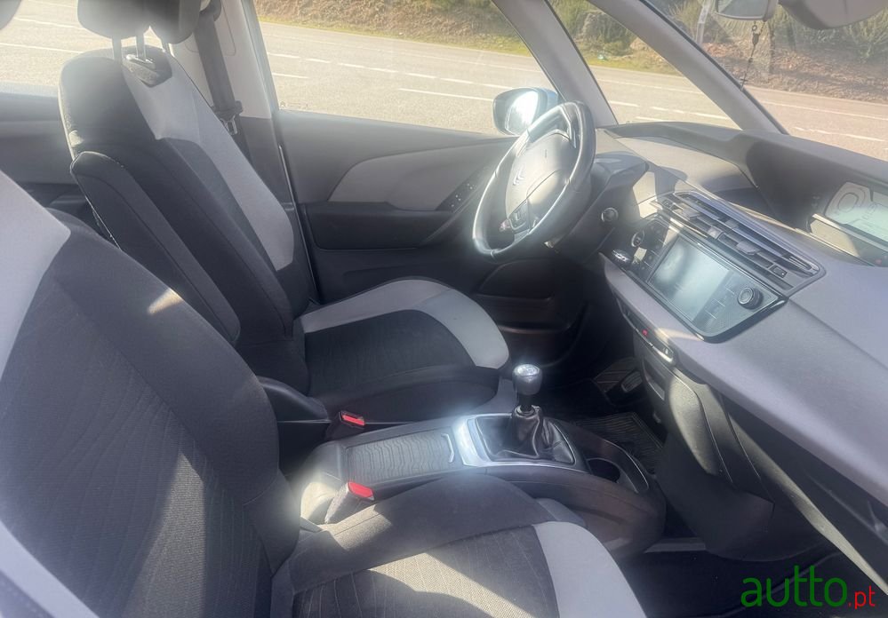 2014' Citroen C4 Grand Picasso photo #6
