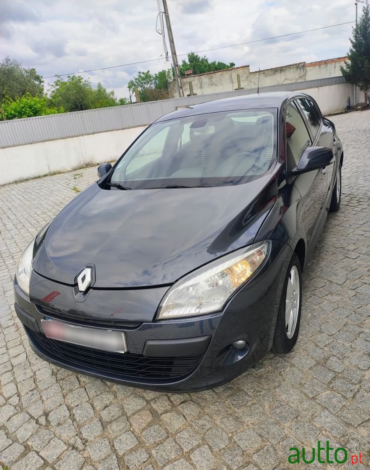 2010' Renault Megane photo #5