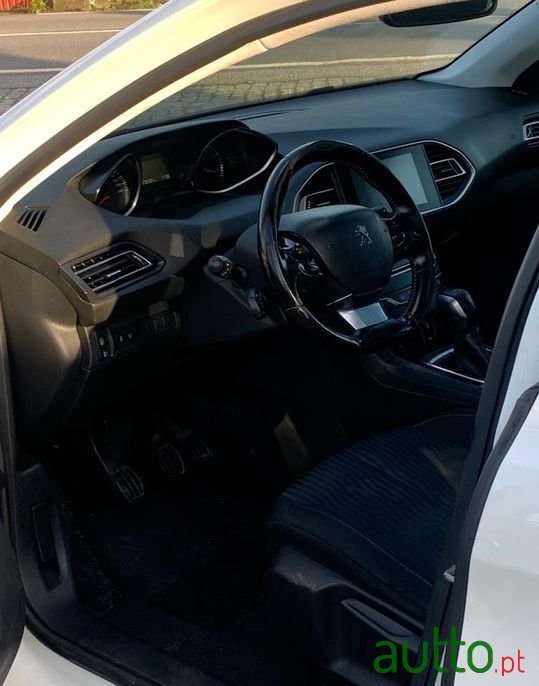 2017' Peugeot 308 Sw photo #6