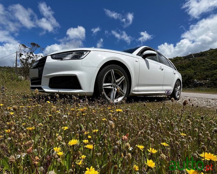 2018' Audi A4 Avant photo #2