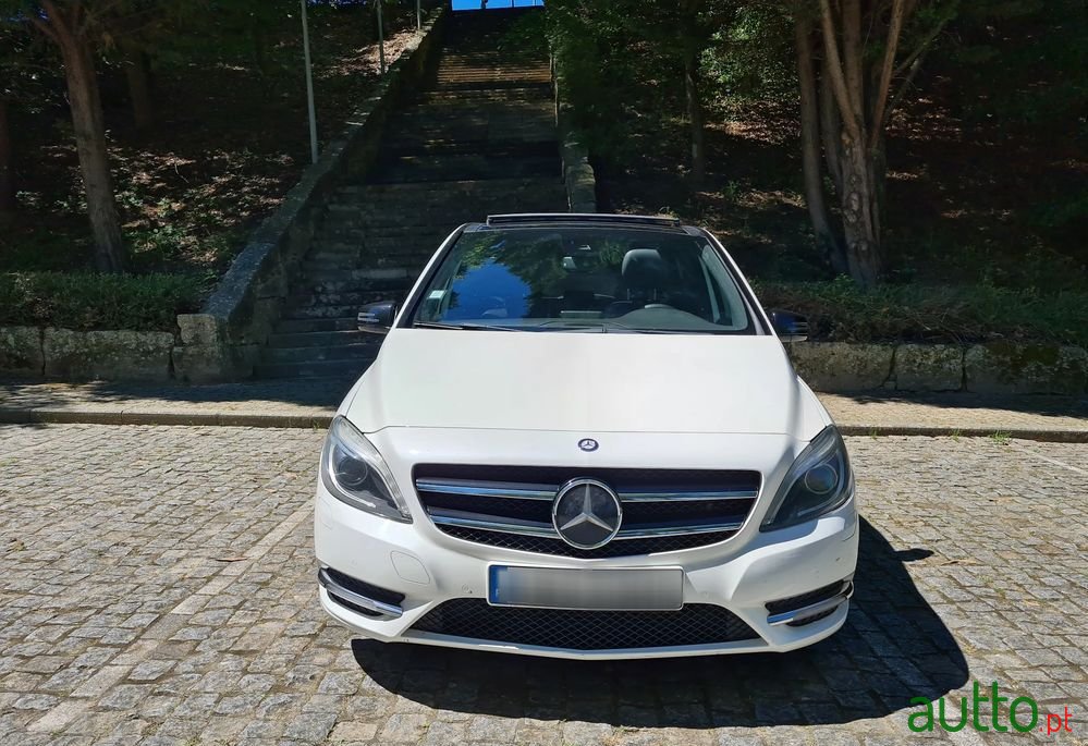 2013' Mercedes-Benz B 200 photo #5