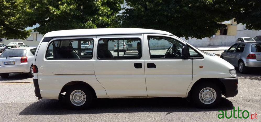 1998' Mitsubishi L400 9 Lugares photo #2