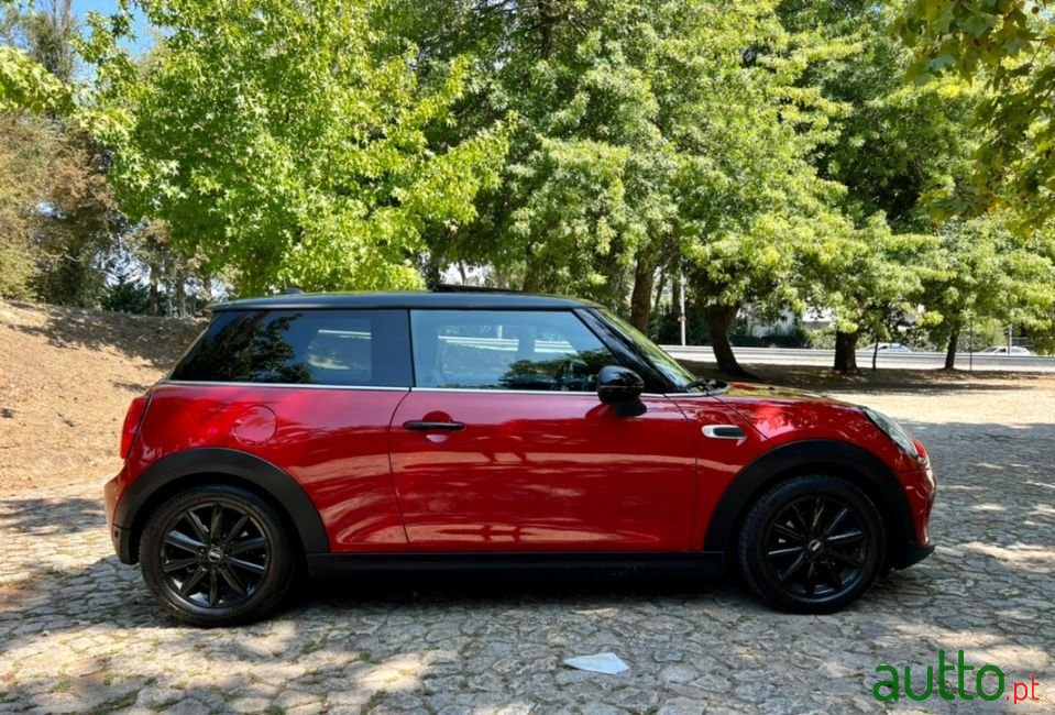 2014' MINI Cooper photo #5
