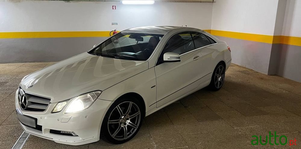 2011' Mercedes-Benz Classe E photo #1