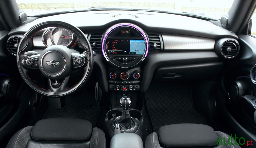 2015' MINI Cooper photo #5