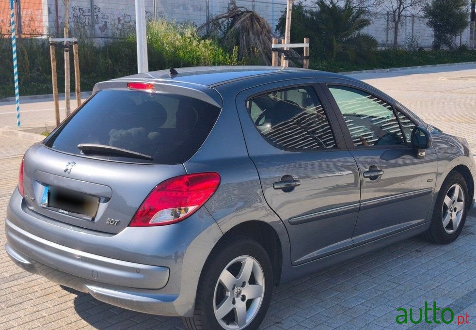 2011' Peugeot 207 photo #2