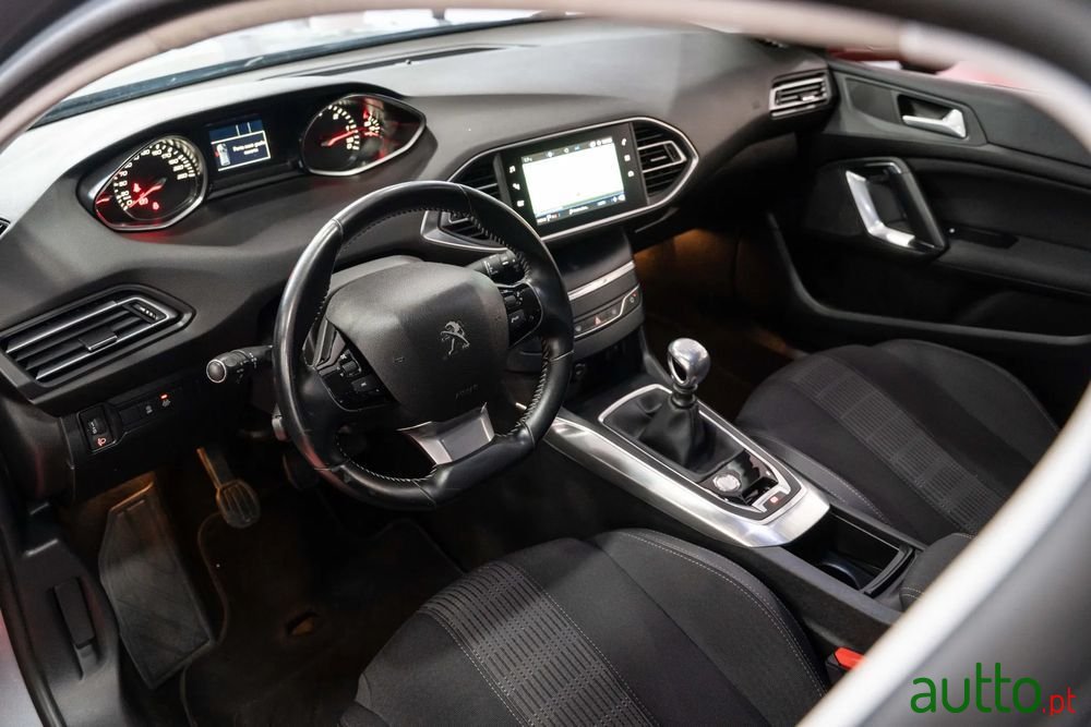 2019' Peugeot 308 Sw photo #2