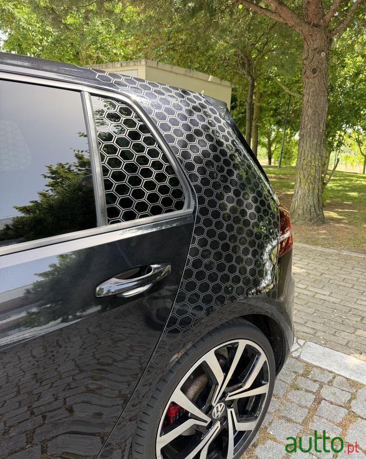 2016' Volkswagen Golf photo #6