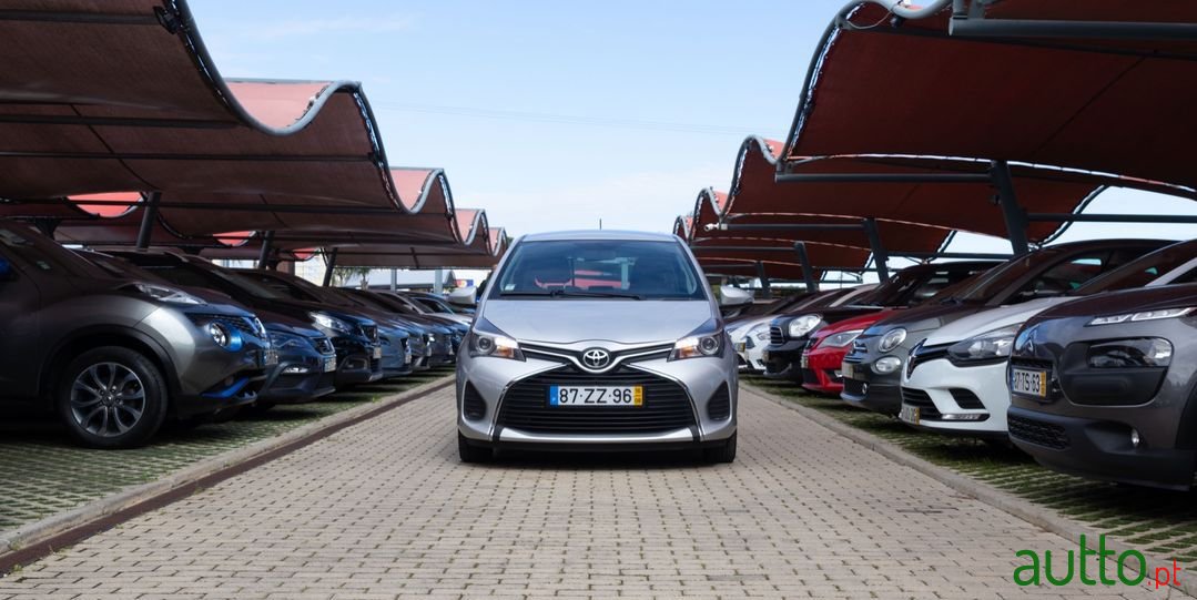 2016' Toyota Yaris photo #2