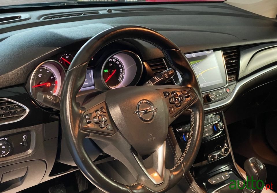 2016' Opel Astra photo #5