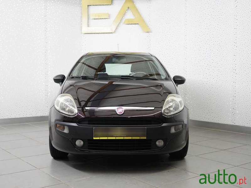 2011' Fiat Punto Evo photo #2