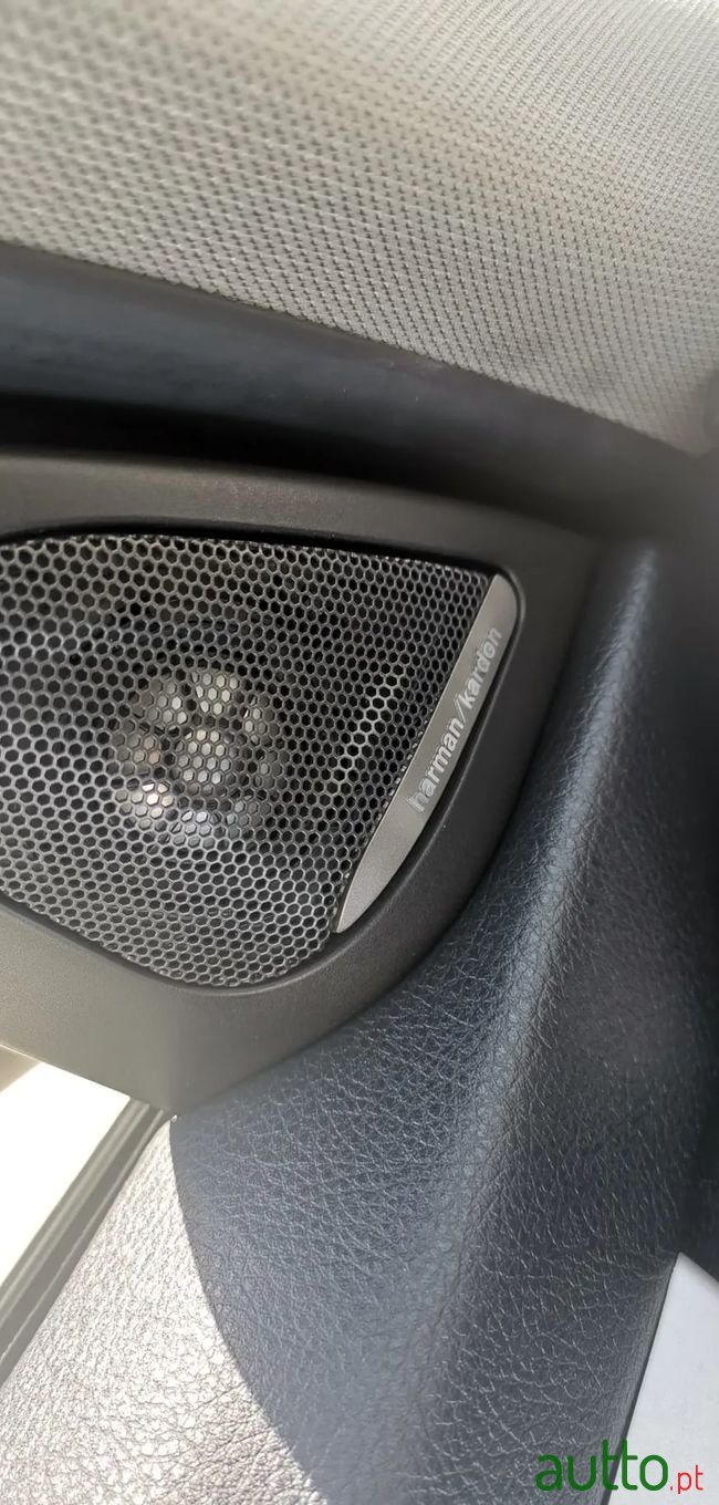 2014' BMW 320 photo #6