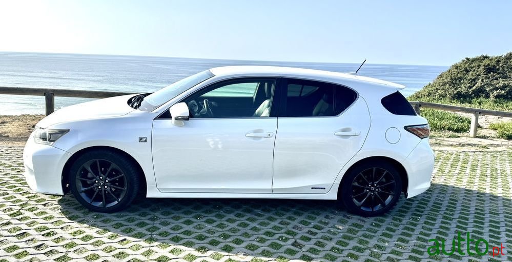 2012' Lexus CT 200h photo #4