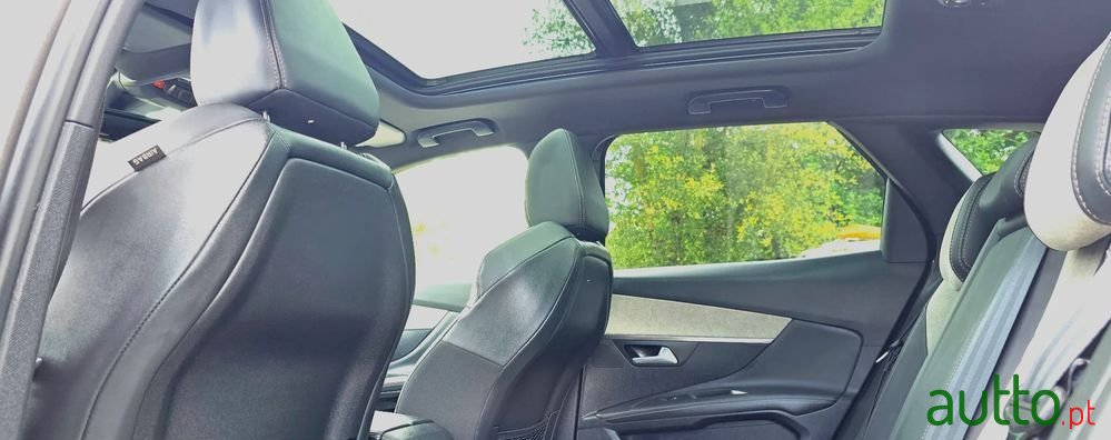 2021' Peugeot 3008 photo #6