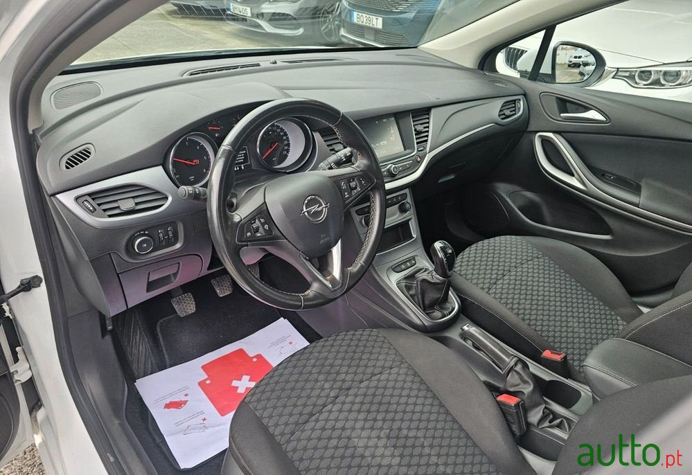 2020' Opel Astra 1.5 D S&S Edition photo #6