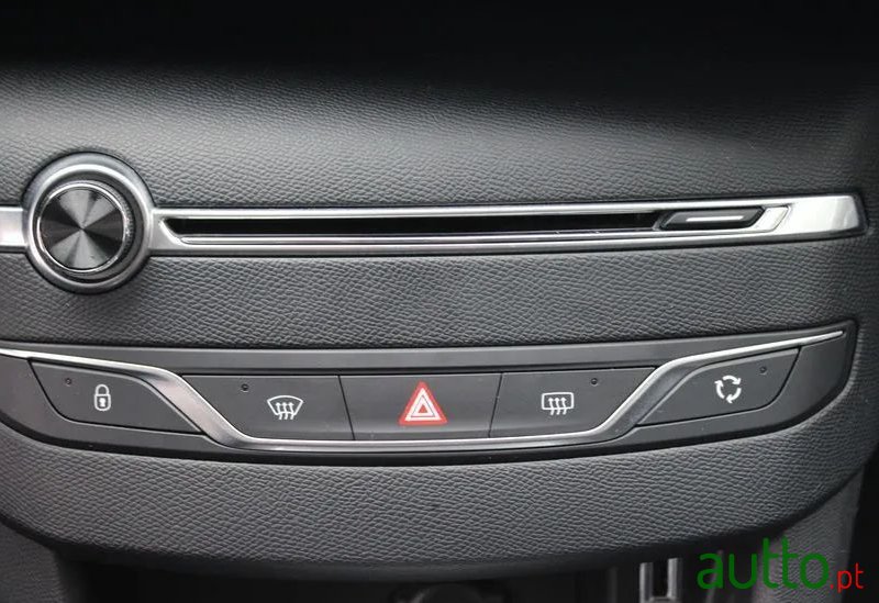 2014' Peugeot 308 1.6 Hdi Active photo #5