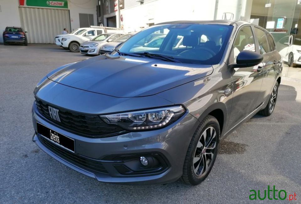2021' Fiat Tipo Station Wagon photo #2
