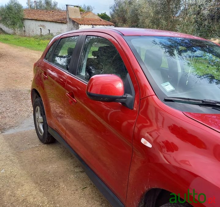 2015' Mitsubishi ASX photo #2