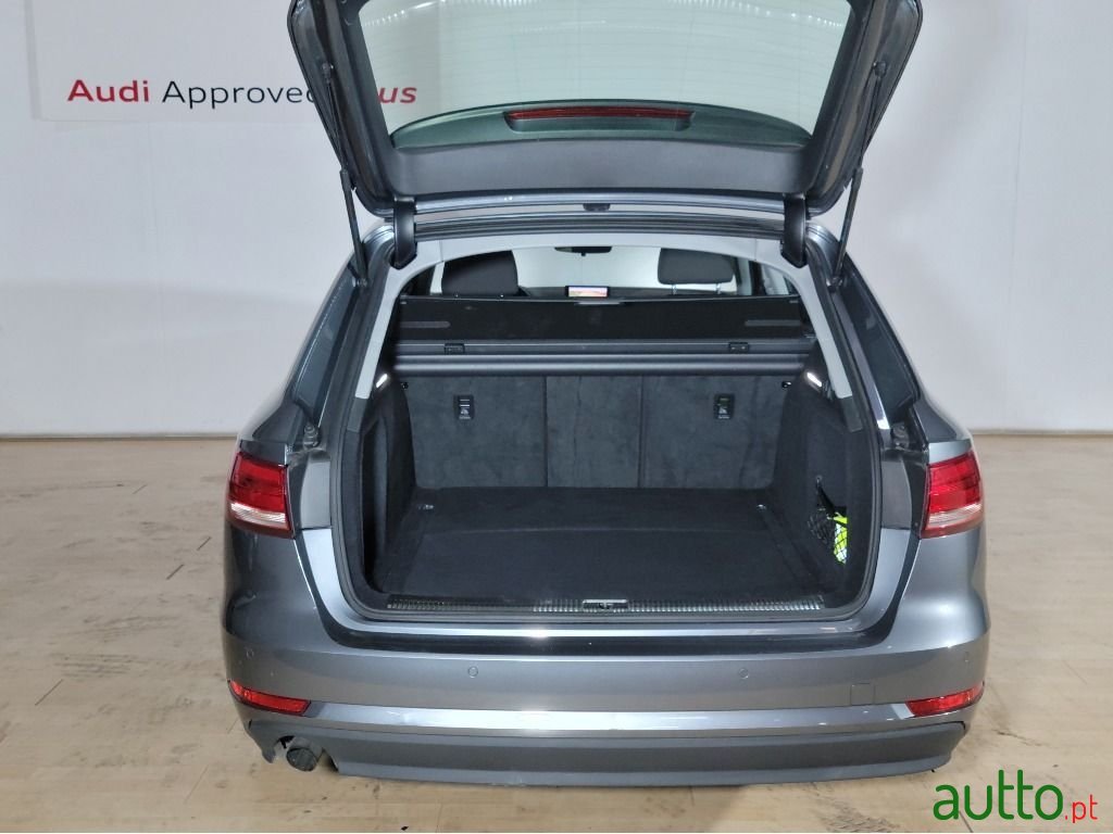 2018' Audi A4 Avant photo #6