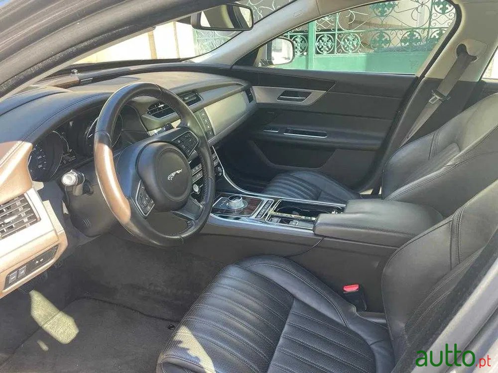 2015' Jaguar XF Portfolio photo #2
