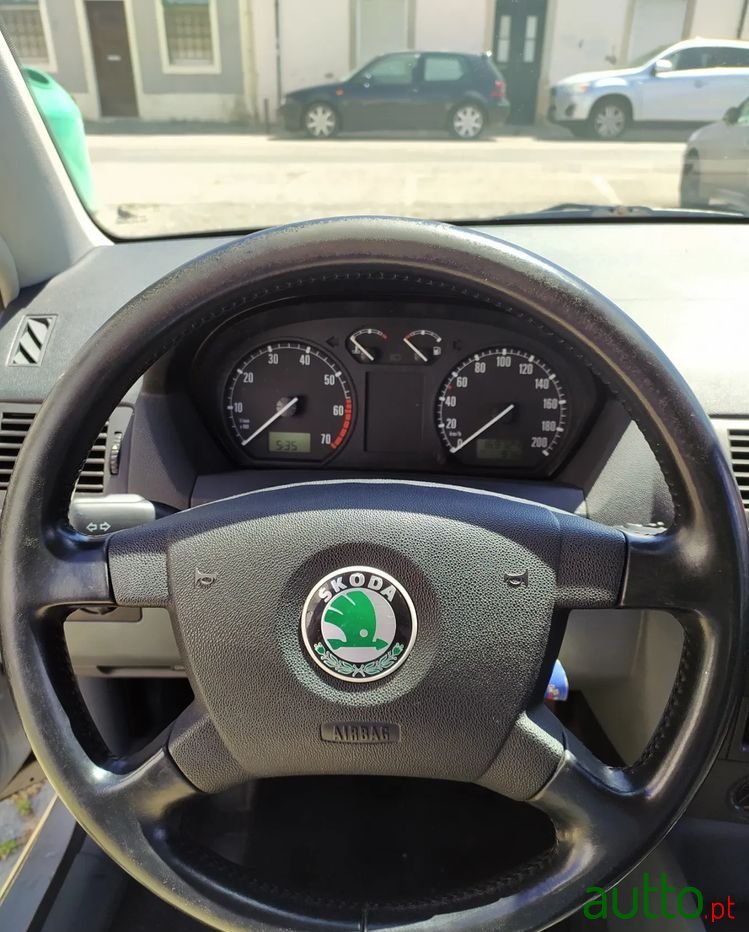 2003' Skoda Fabia photo #2