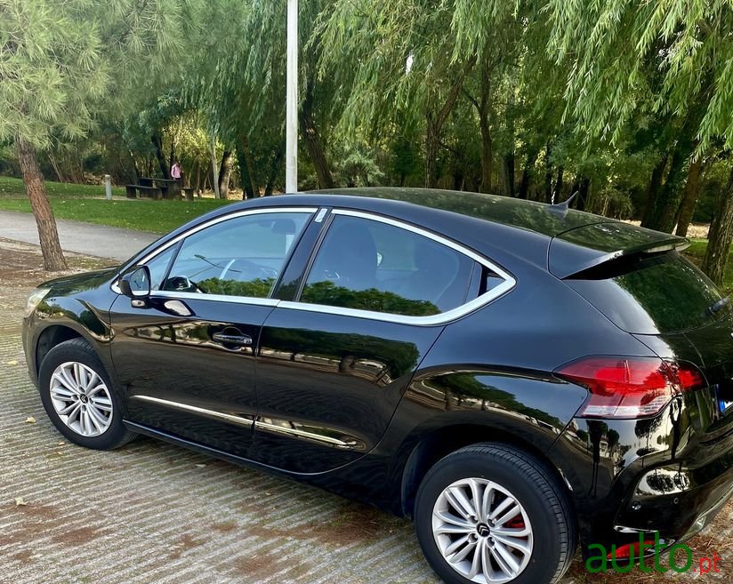 2013' Citroen DS4 photo #5