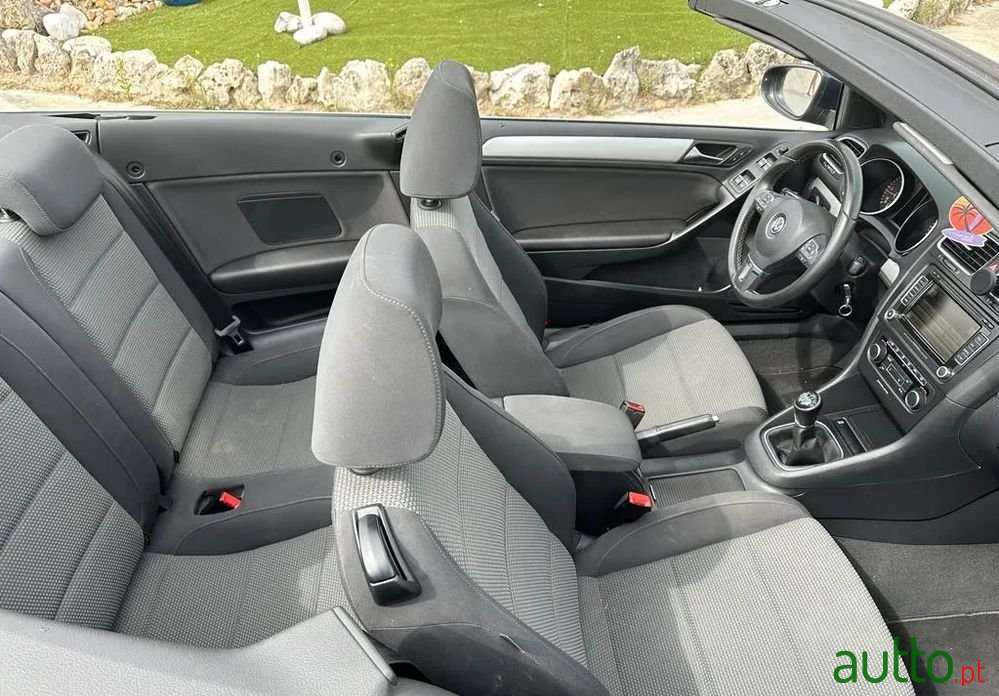 2013' Volkswagen Golf Cabriolet photo #3