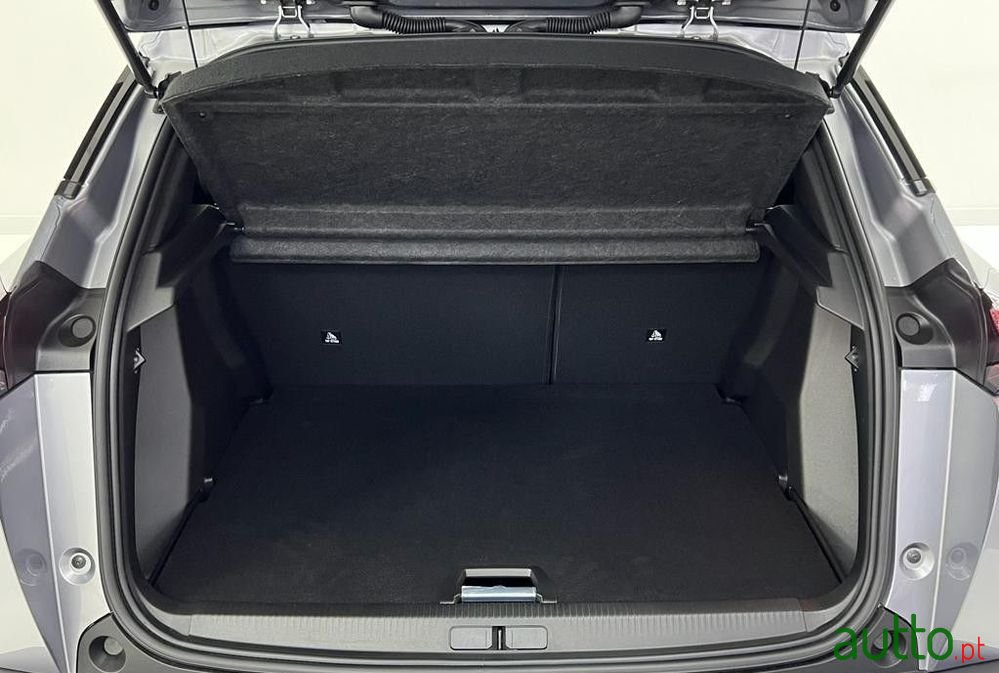 2022' Peugeot 2008 1.2 Puretech Allure photo #5