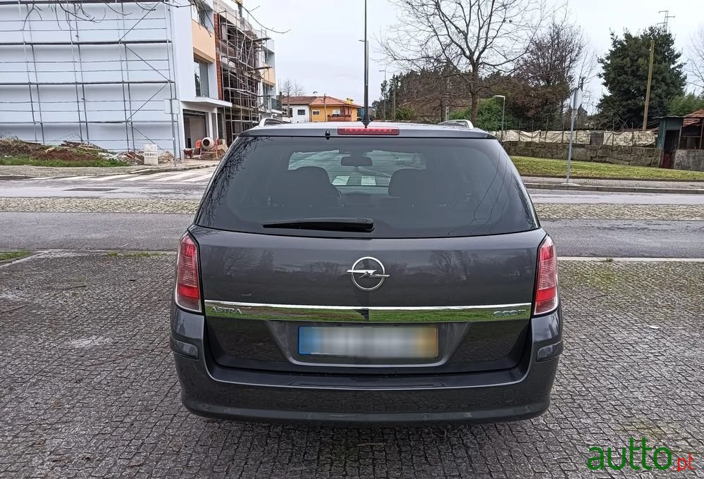 2010' Opel Astra Caravan photo #4