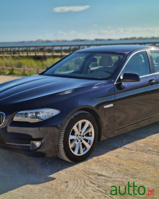 2011' BMW 520 photo #6