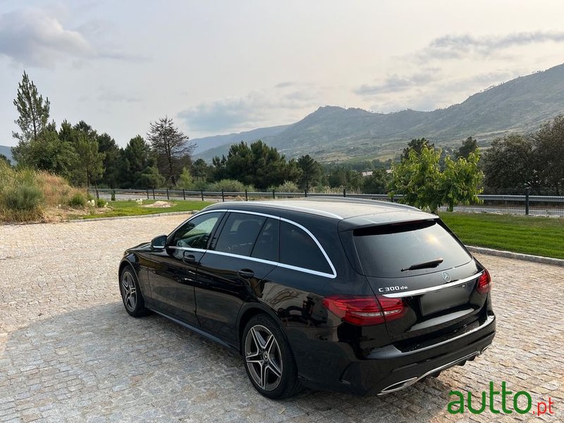 2020' Mercedes-Benz Classe C De Amg Line photo #5