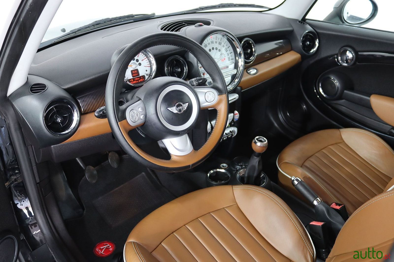 2010' MINI Cooper photo #6