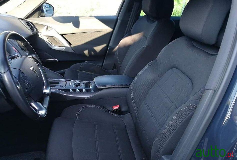 2011' Citroen DS5 1.6 Hdi photo #3