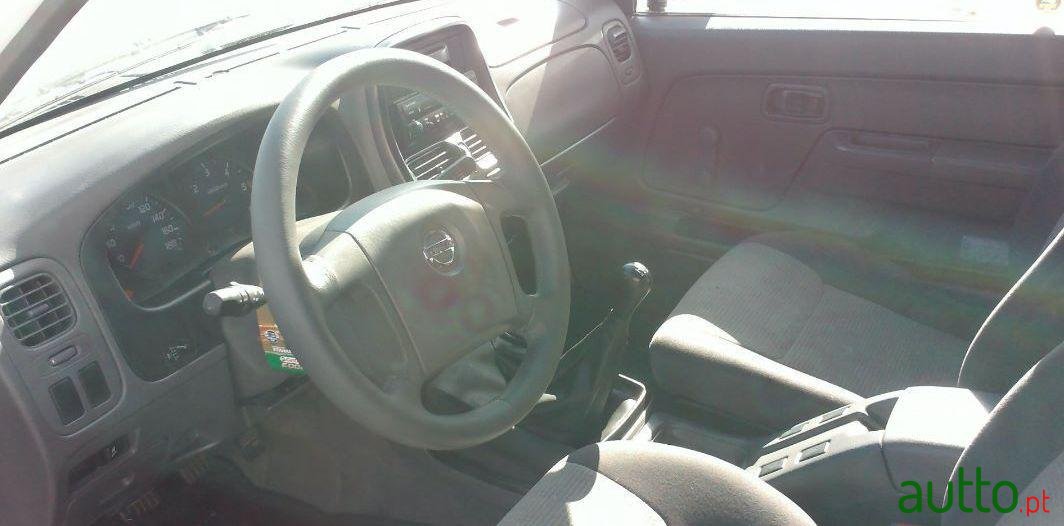 2002' Nissan Pick-Up 2.5 Di 4X2 5 Lug photo #4