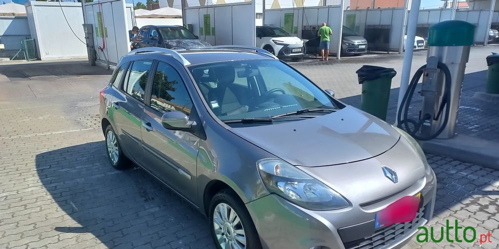 2012' Renault Clio Break photo #2