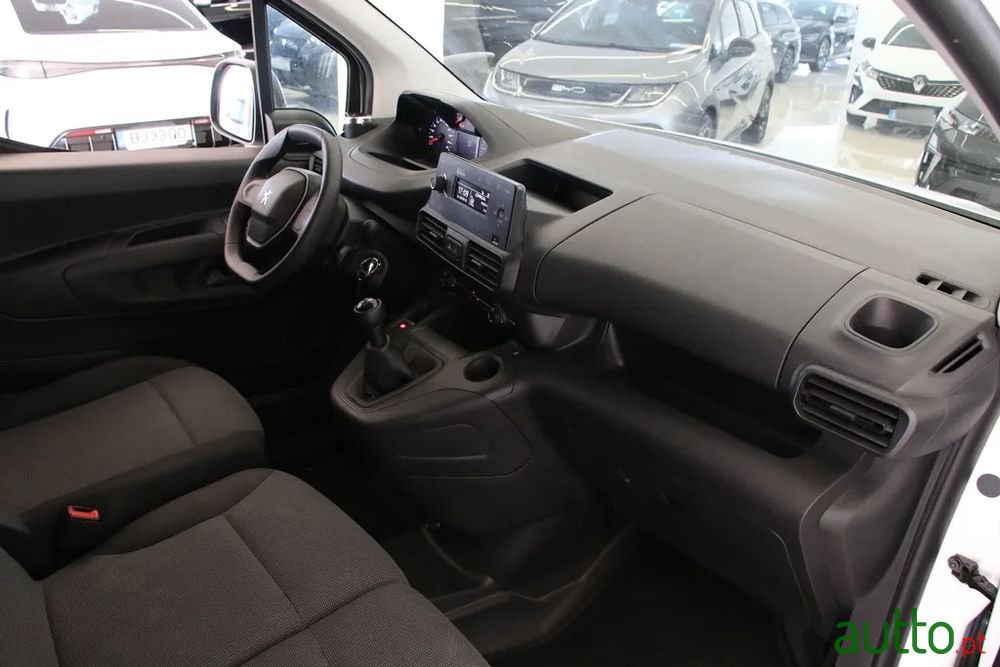 2021' Peugeot Partner photo #6