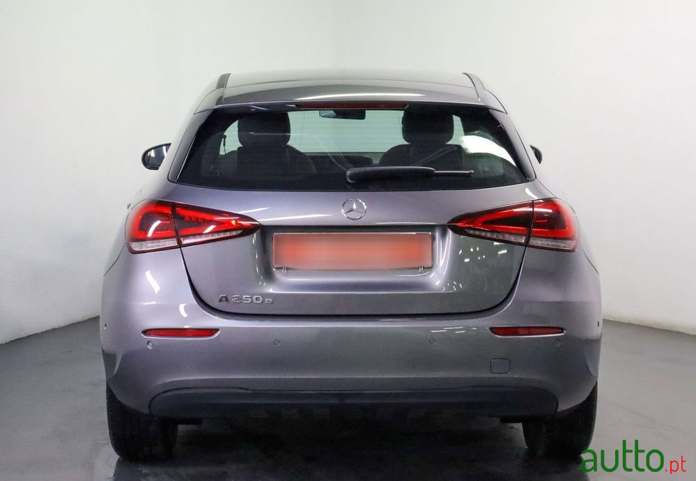2021' Mercedes-Benz Classe A E photo #3