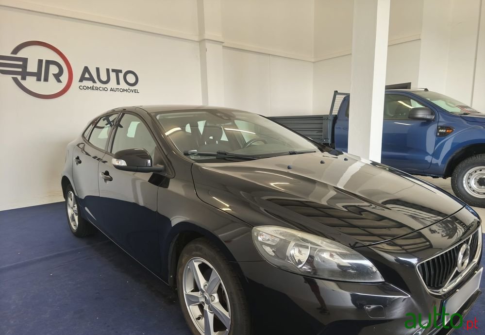 2016' Volvo V40 2.0 D2 Kinetic photo #2