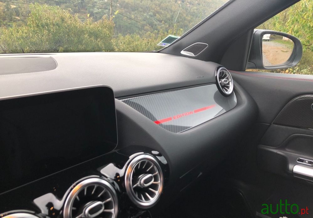 2020' Mercedes-Benz GLA 200 photo #2